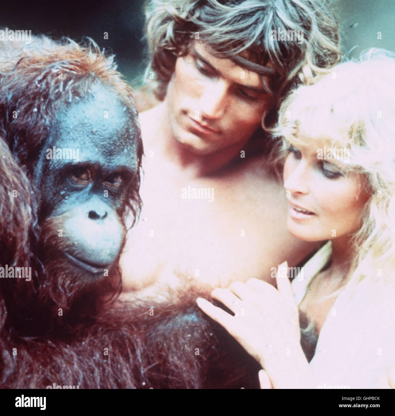 TARZAN, HERR DES URWALDS Szene mit Tarzan (MILES O`KEEFE) und Jane (BO DEREK). Regie: John Derek aka. Tarzan The Apeman Stock Photo